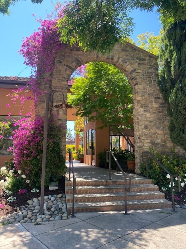 Gorgeous Monte Merano Condo for rent - Gorgeous Monte Merano Condo for rent