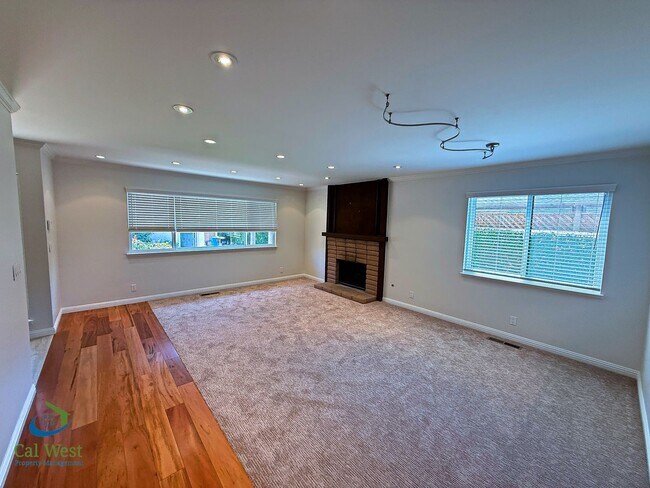Building Photo - $5,300 - Stunning and Spacious 3 Bd/2 Ba Townhome in Santa Clara