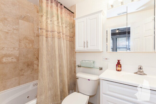 Building Photo - Renovated 3 bedroom, 2/5 bathroom condo qu...