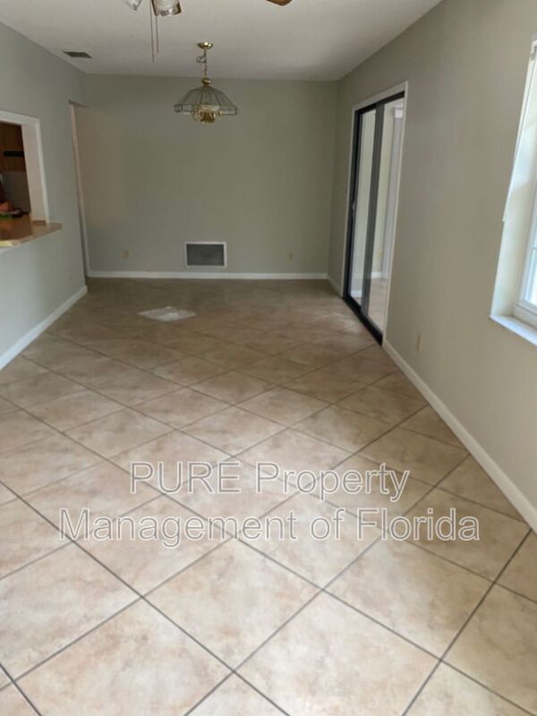 Foto del edificio - 7 Spring Lake Pl