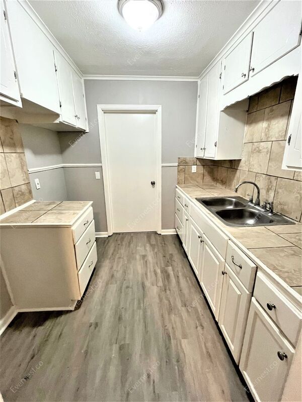 Foto del edificio - 2658 Brookwood Dr