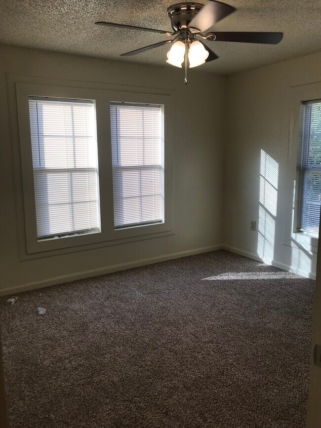Building Photo - 2702 Cavitt Ave