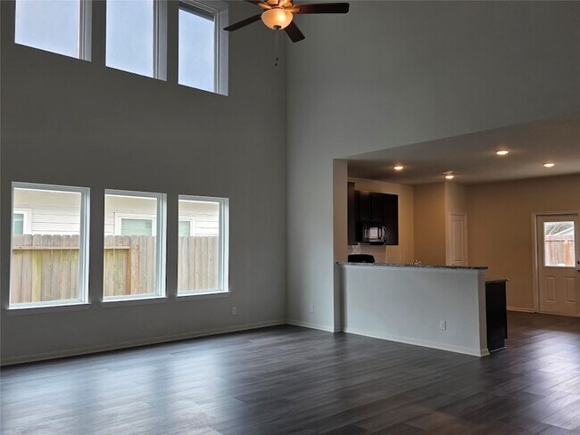 Foto del edificio - 3414 Riverside Glen Ln