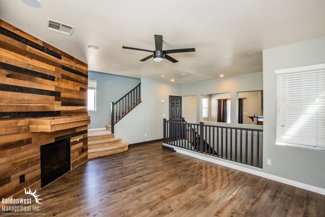 Foto del edificio - Stylish and Spacious 4Bdm 3.5 Ba Three-Sto...