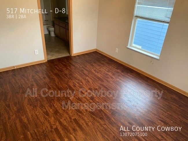 Building Photo - 517 Mitchel