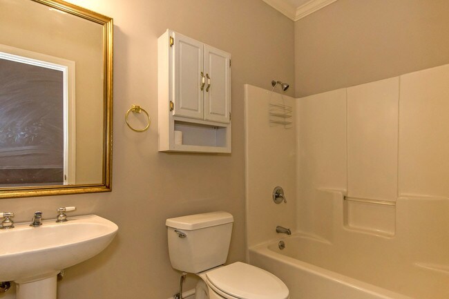 Baño - 41 Main St