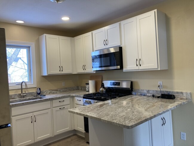 Photo - 506 W William St House