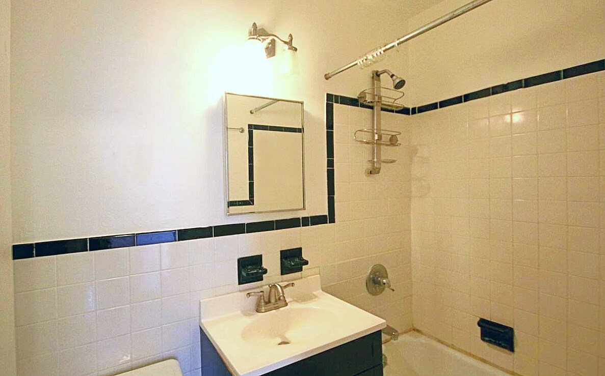 Building Photo - 247 East 52nd Street