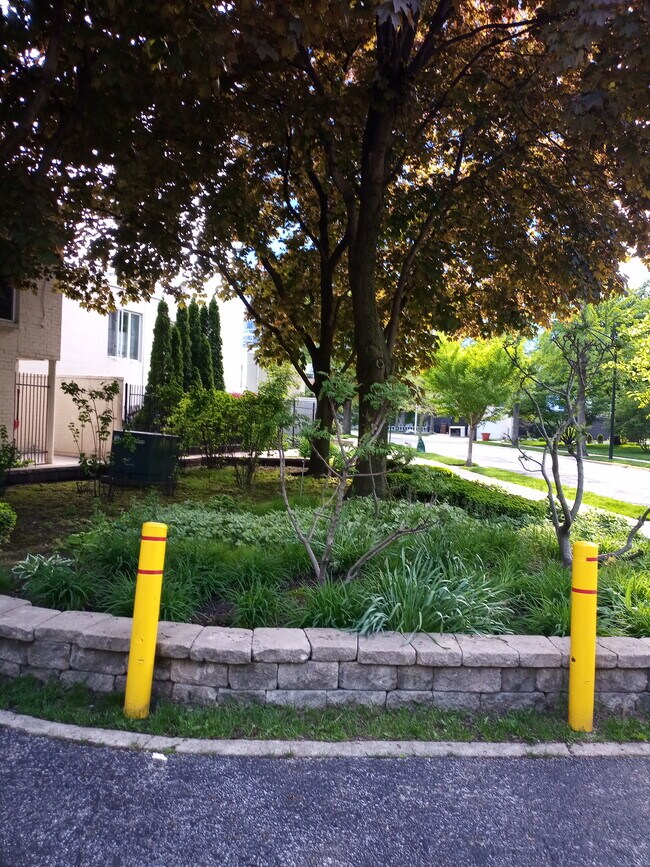 un vistazo a puerta - 1054 S Plymouth Ct