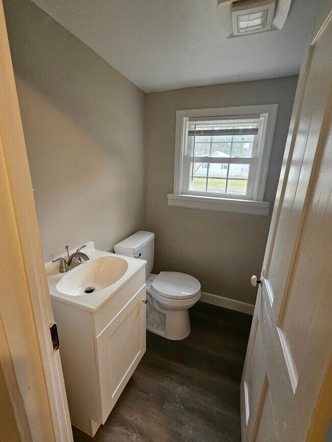 Foto del edificio - For more information please contact Sabrina at 757-767-0767