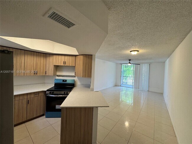 Foto del edificio - 8205 Lake Dr