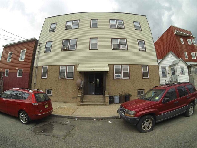 Building Photo - 46-48 E 17th St