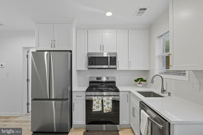 Building Photo - 5206 Gilpin Dr