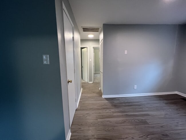 Building Photo - 2509 Border Rd