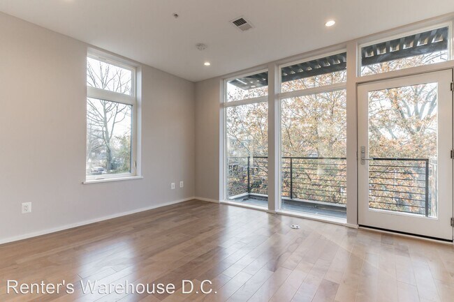 Foto del edificio - 2 br, 1 bath House - 129 Varnum Street NW  #5