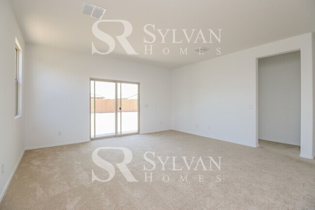 Building Photo - 1657 E Kingman Pl
