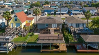 Building Photo - 170 Barracuda St