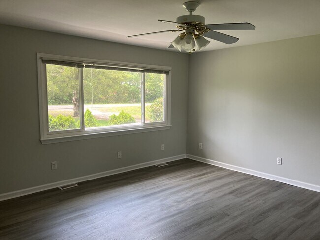 Foto del edificio - Located in Boiling Springs Lakes