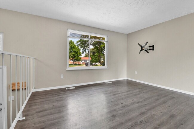 Building Photo - $2,995 - 4 Bed, 2 Bath Home in Aurora with...