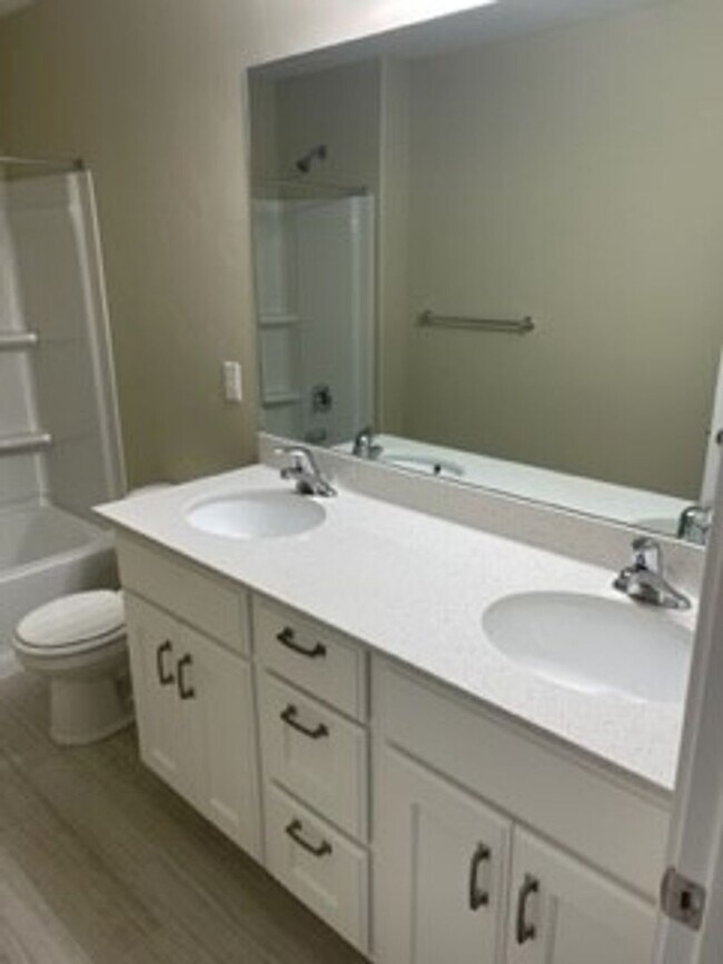 Building Photo - Gorgeous 3 Bedroom Townhome in Herriman!