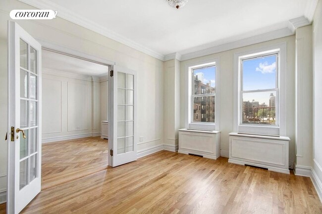 Building Photo - 610 W 110th St