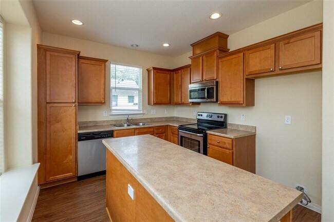 Building Photo - 2097 Hegele St