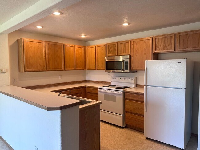 Foto del edificio - 2416-2420 SW Wickiup Ct