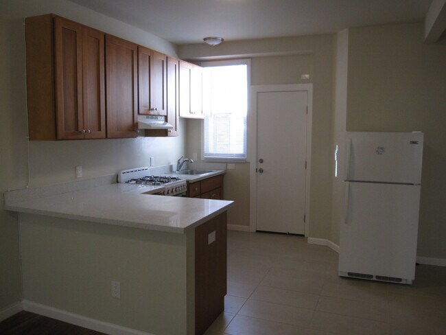 Building Photo - 642 Hyde