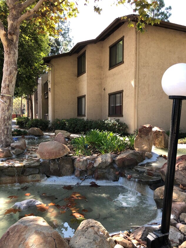 Foto principal - 10232 Black Mountain Rd