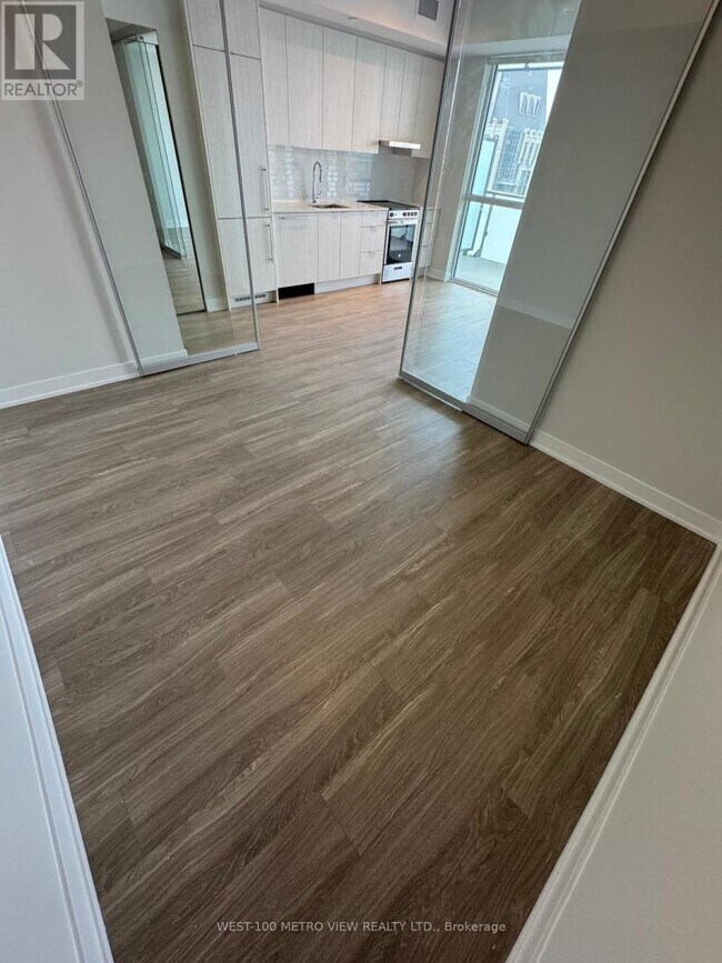 Building Photo - 430-3430 Square One Dr
