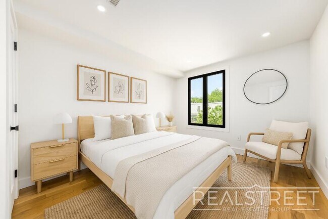 Foto del edificio - Brand New 3 Bed 2 Bath in Bed Stuy Townhouse!