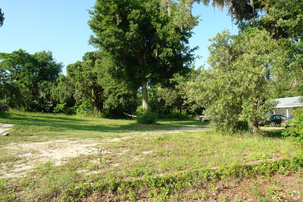 Building Photo - 935-937 W Minneola Ave