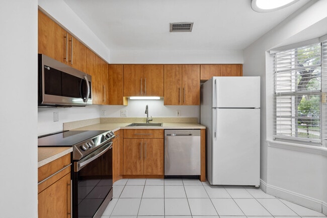 Building Photo - 217 Georgian Park Dr