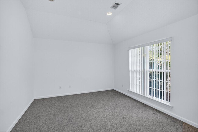 Foto del edificio - 568 Marshview Dr