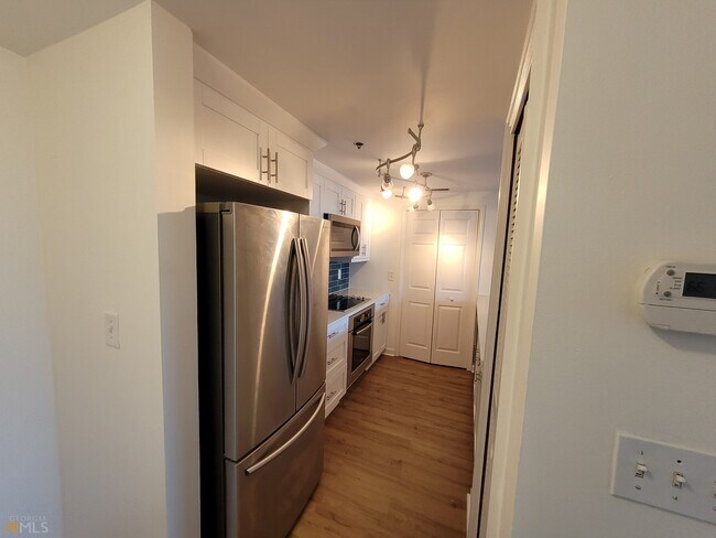 Foto del edificio - 3481 Lakeside Dr NE