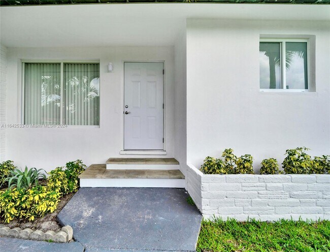Building Photo - 350 Aledo Ave