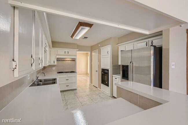 Foto del edificio - 3 br, 2.5 bath House - 12110 Meadow Valley...