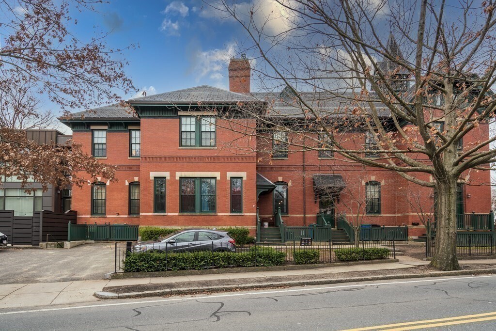 7 Waverley St Unit 7, Belmont, MA 02478 Condo for Rent in Belmont, MA