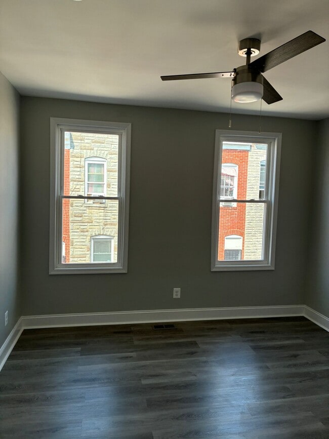 Building Photo - 415 N Port St