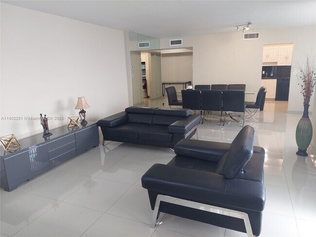 Foto del edificio - 2801 NE 183rd St