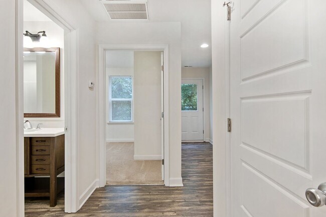 Foto del edificio - Brickyard Landing Townhomes
