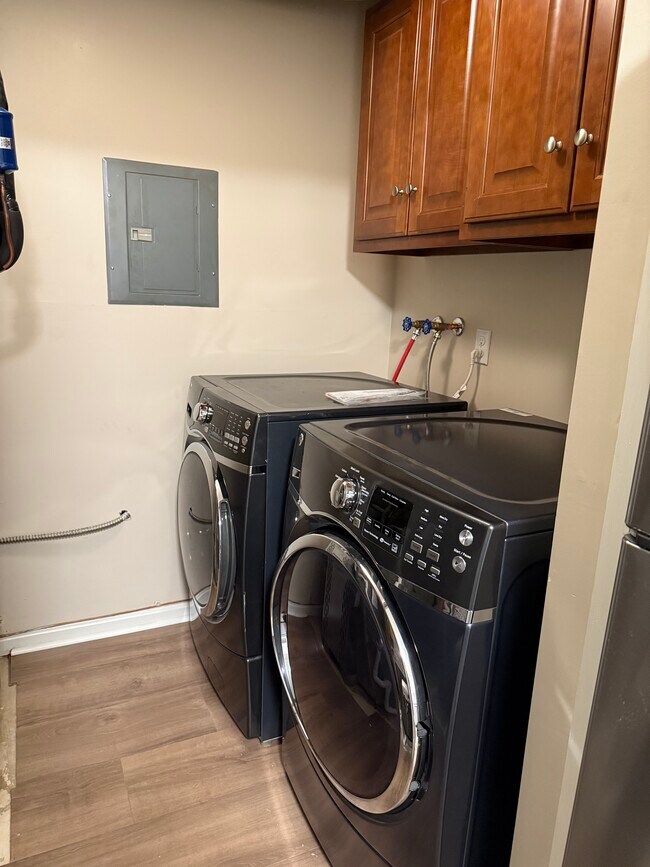 Foto del edificio - 1390 Cedarwood Dr