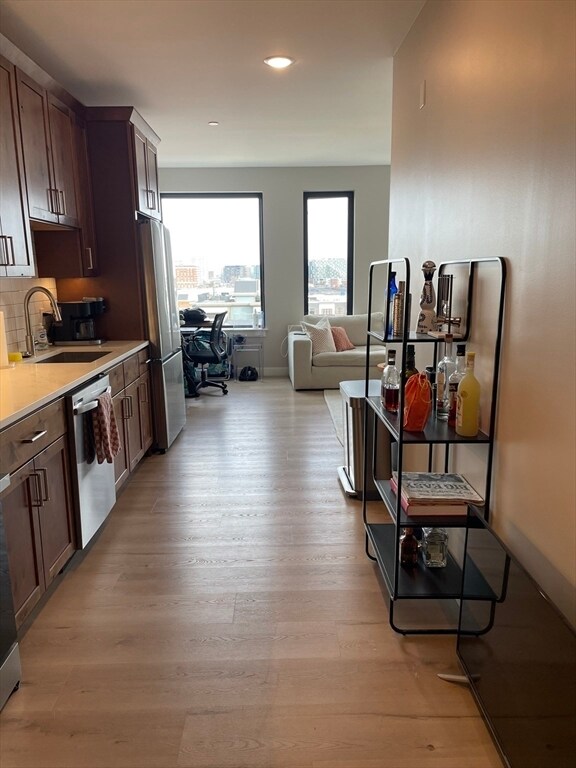 Building Photo - 400 W Broadway