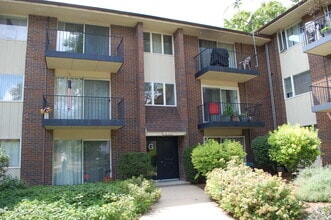 Building Photo - 5S070 Pebblewood Ln