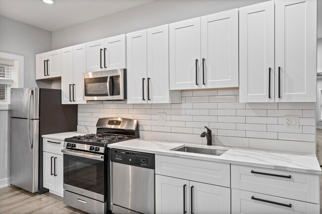 Foto del edificio - 1055 W Glenlake Ave