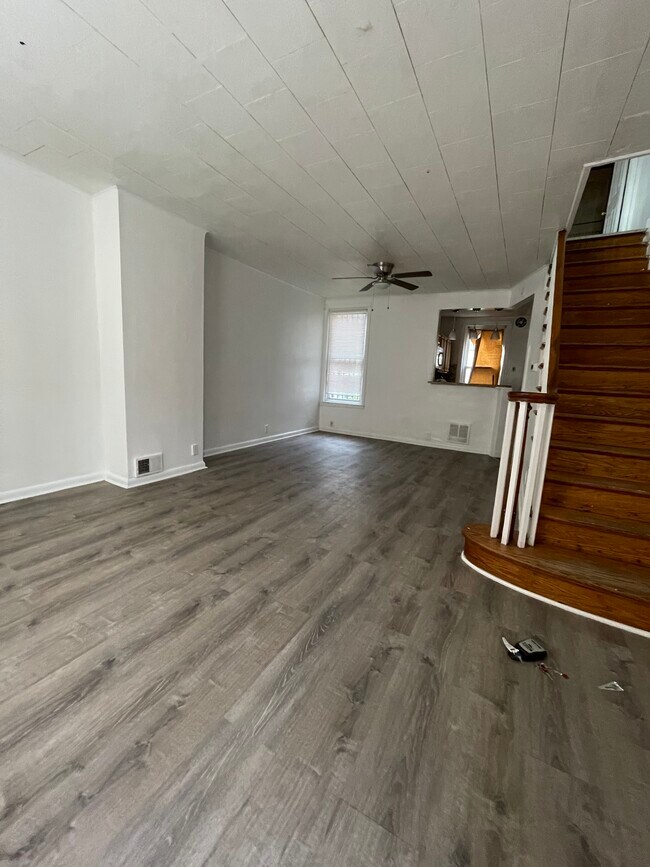 Building Photo - 4120 N Darien St