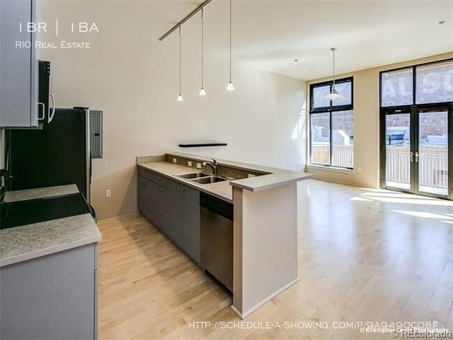 Foto del edificio - 3100 Huron St