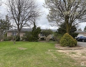 Building Photo - 9543 Flutter Rd