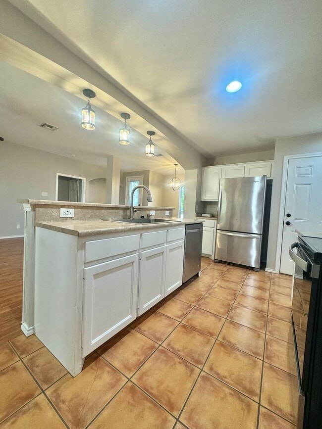 Foto del edificio - COMING MARCH 2026!! Beautiful 3-Bedroom Home Near Goodfellow AFB!