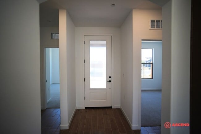 Building Photo - Stunning Newly Built Home in the Southwest!